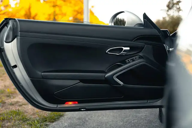 Porsche 911 view 14