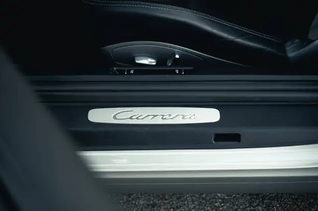 Porsche 911 view 13