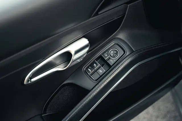 Porsche 911 view 5