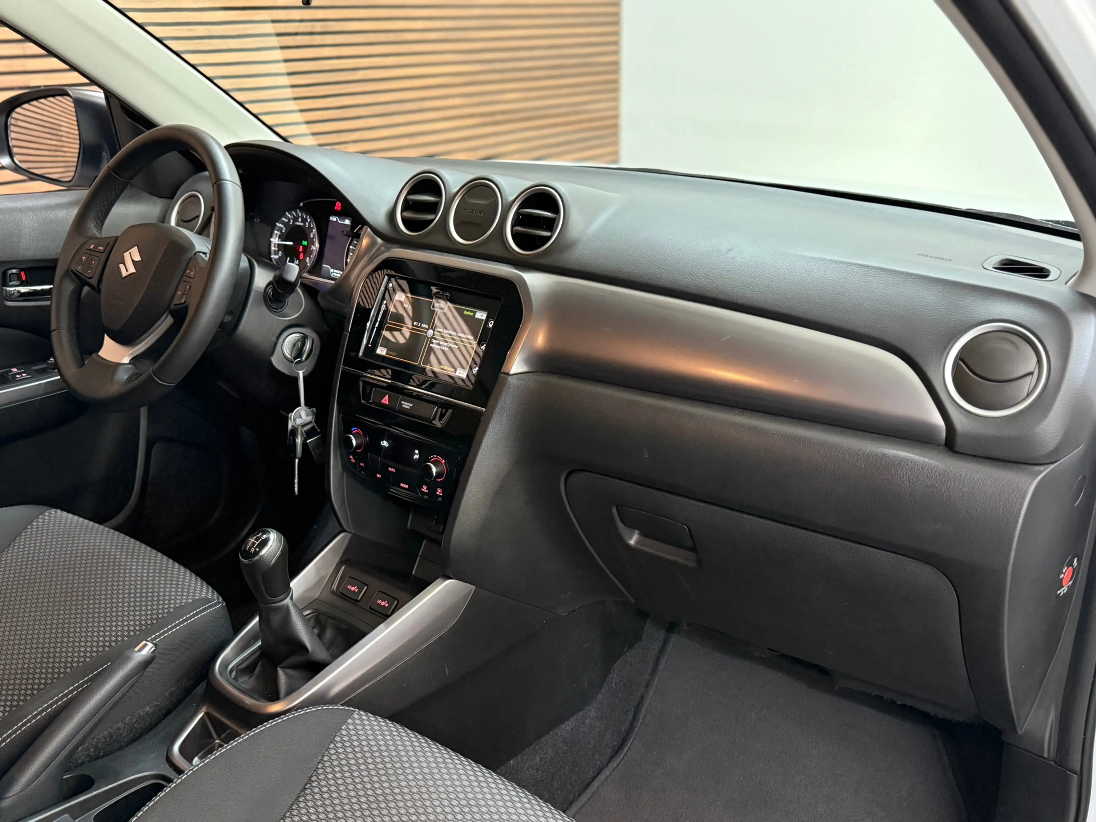 Suzuki Vitara 1.0 Boosterjet Select | ACC | Navi | Camera | LED — photo 9