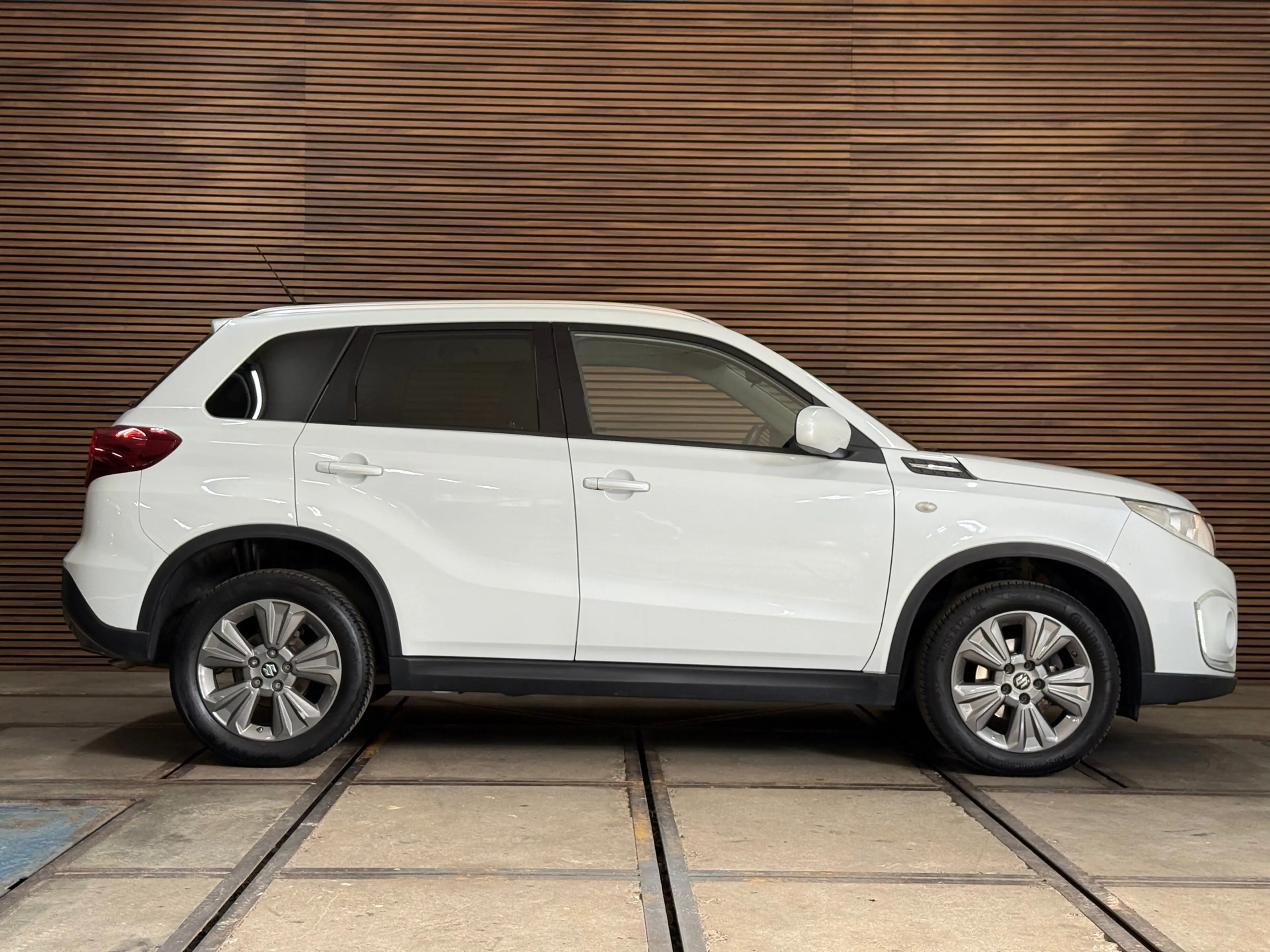 Suzuki Vitara 1.0 Boosterjet Select | ACC | Navi | Camera | LED — photo 6