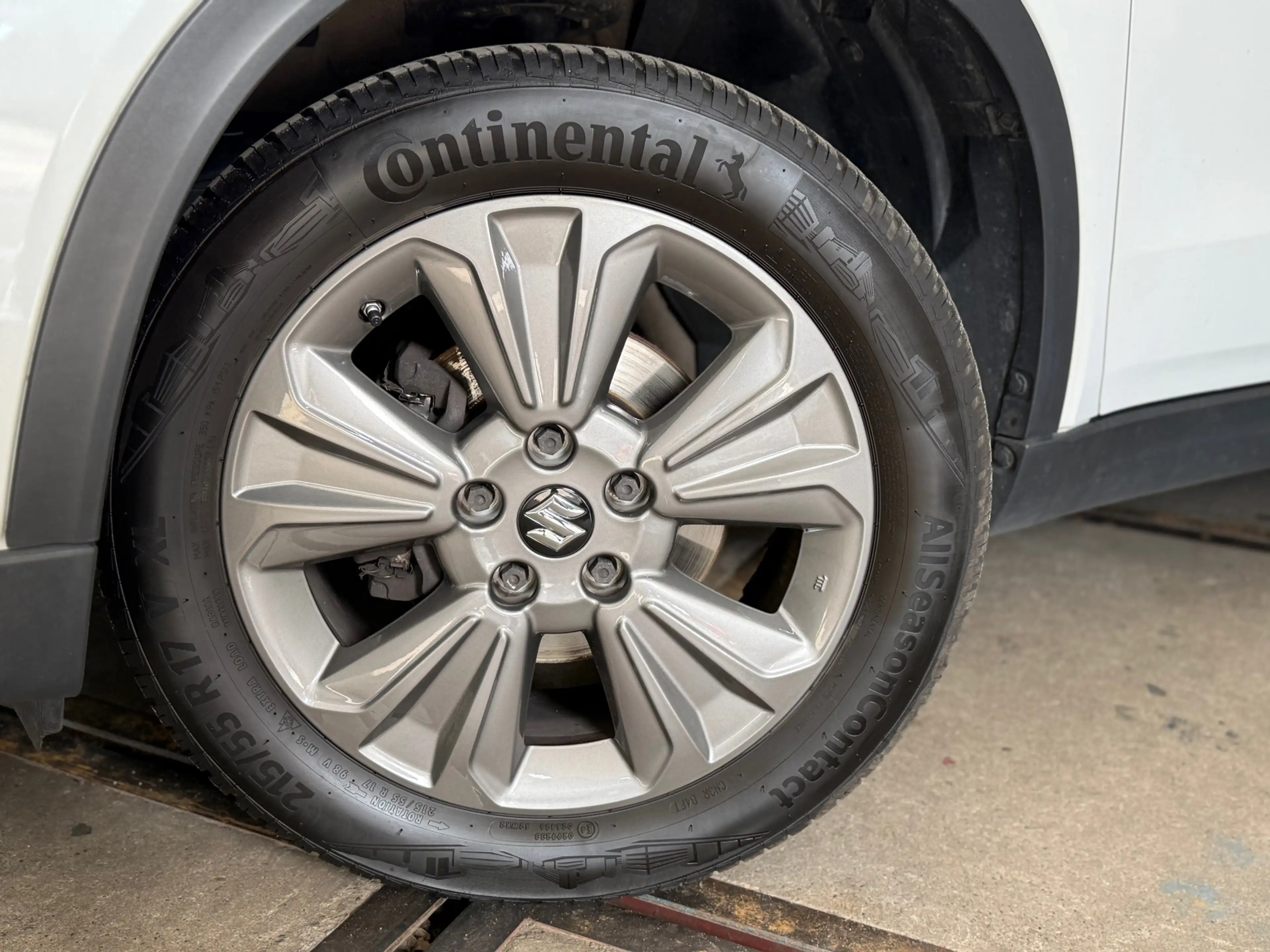 Suzuki Vitara 1.0 Boosterjet Select | ACC | Navi | Camera | LED — photo 2