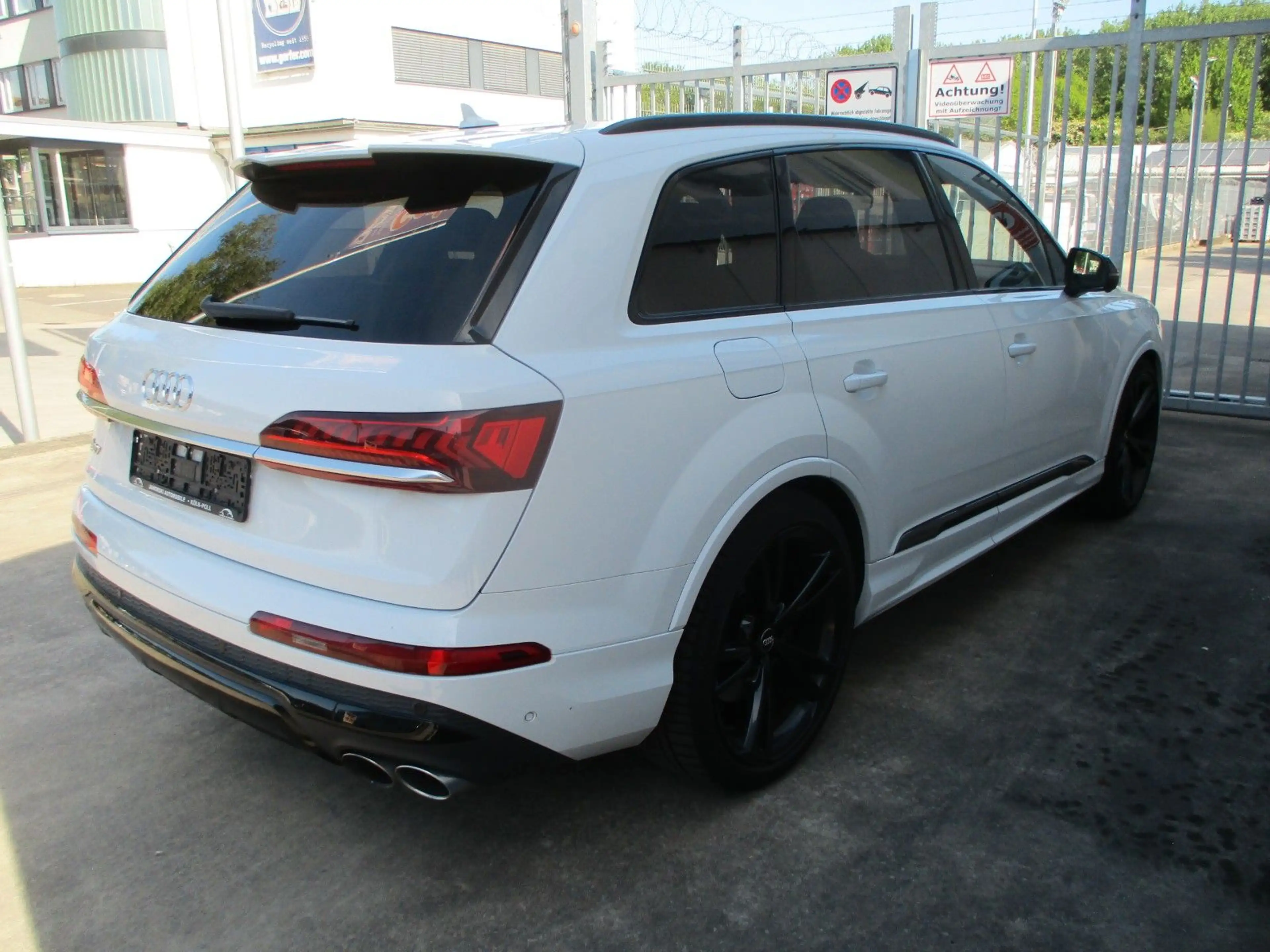 Audi SQ7 4.0 TDI quattro — photo 3