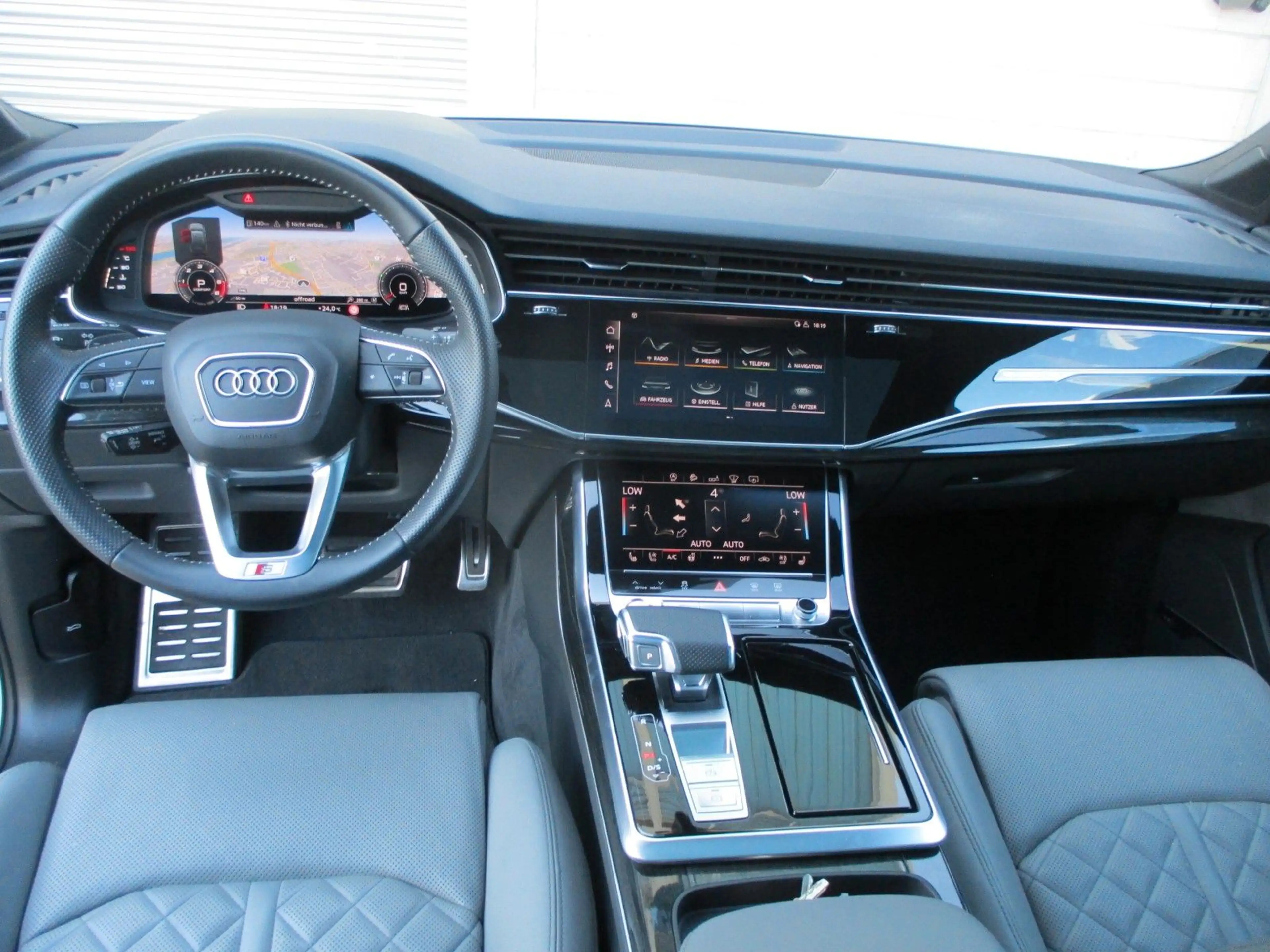 Audi SQ7 4.0 TDI quattro — photo 10