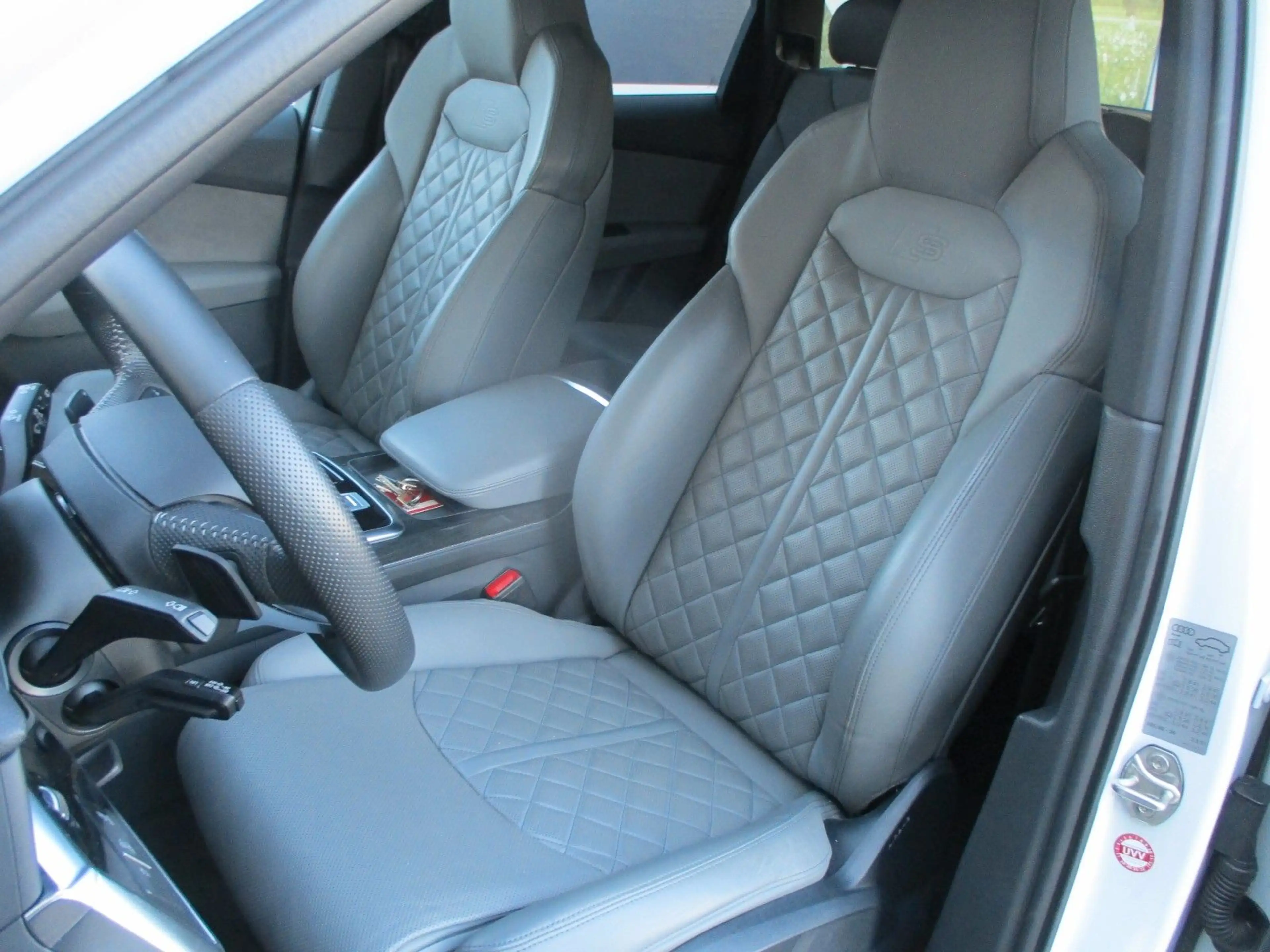 Audi SQ7 4.0 TDI quattro — photo 7