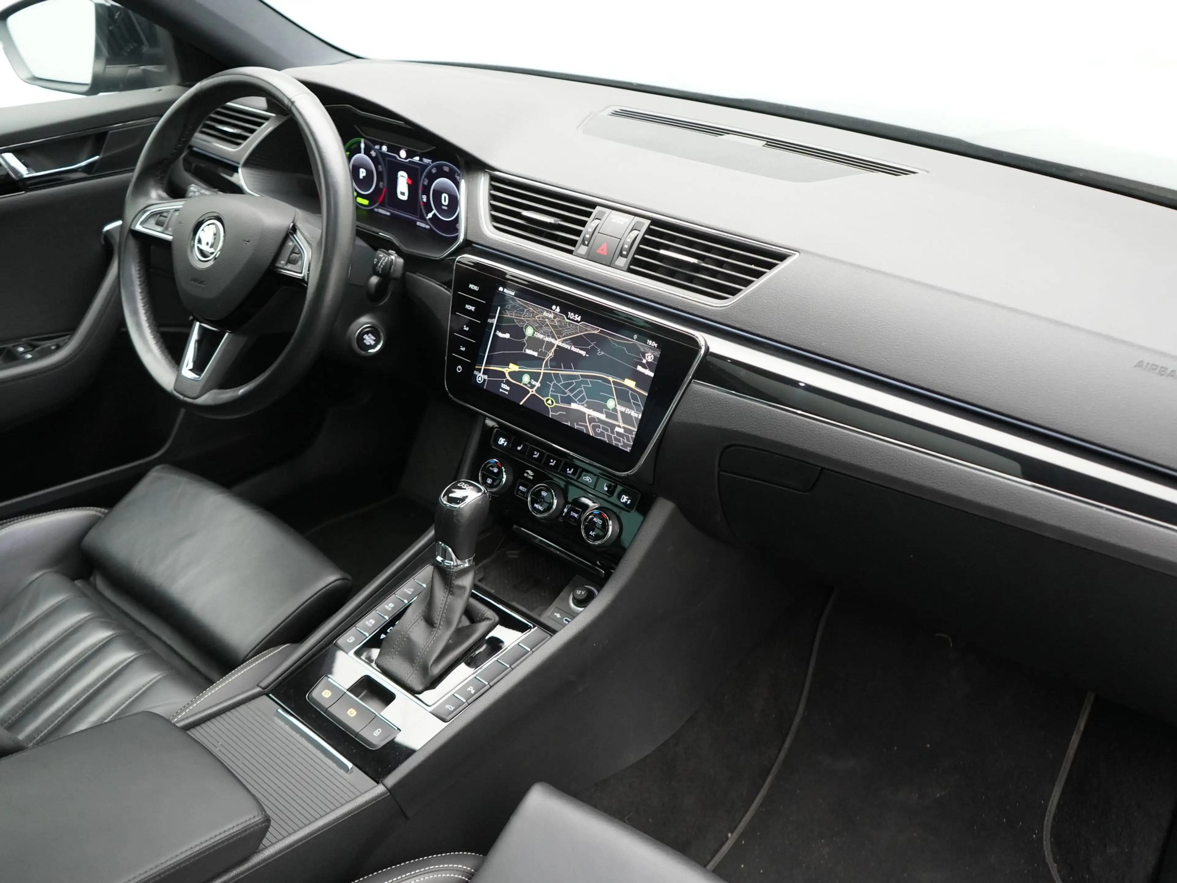 Skoda Superb Combi 1.4 TSI iV Laurin & Klement PHEV 218pk | Tre — photo 4
