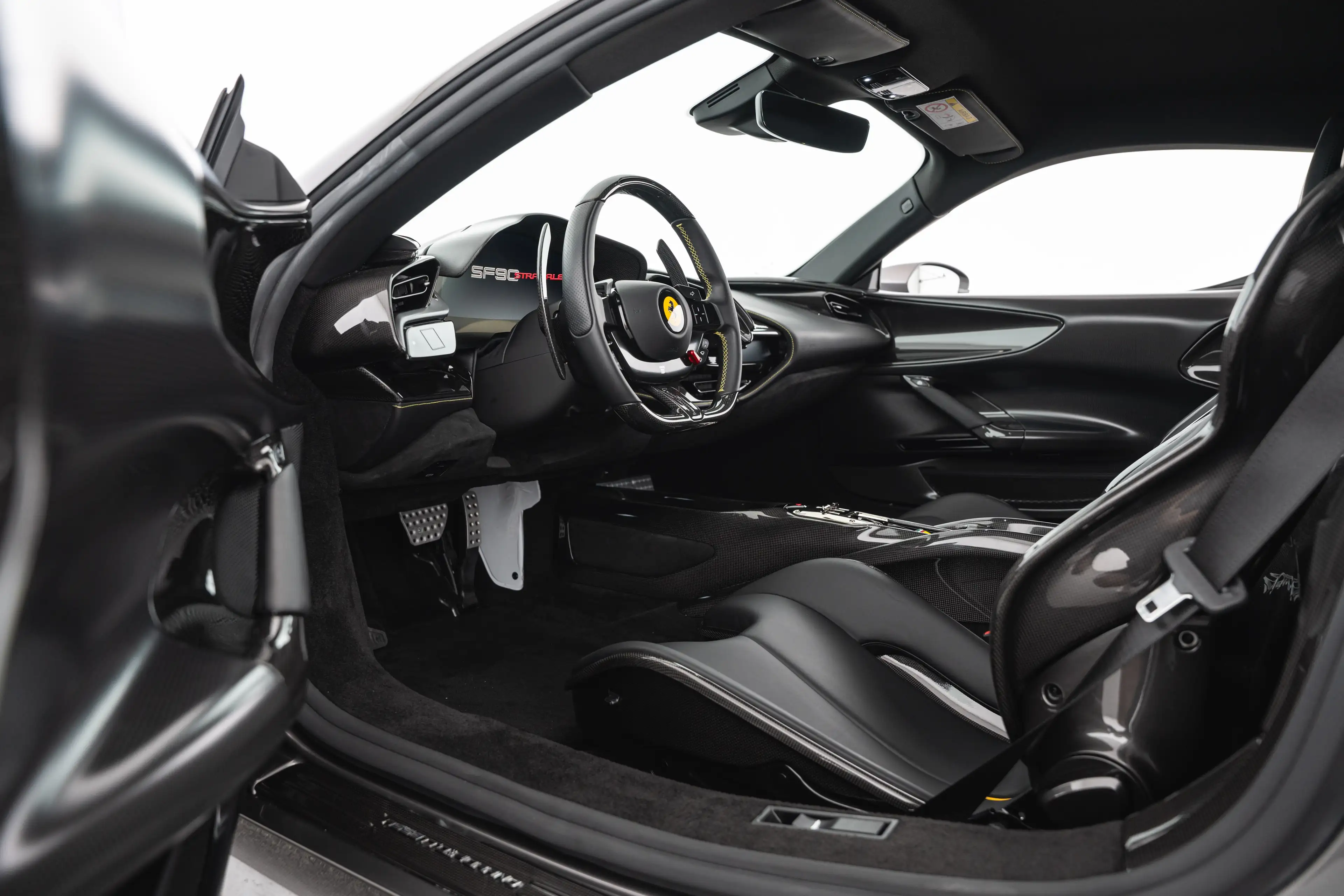 Ferrari SF90 Stradale PHEV 7,9kWh F1-DCT — photo 14