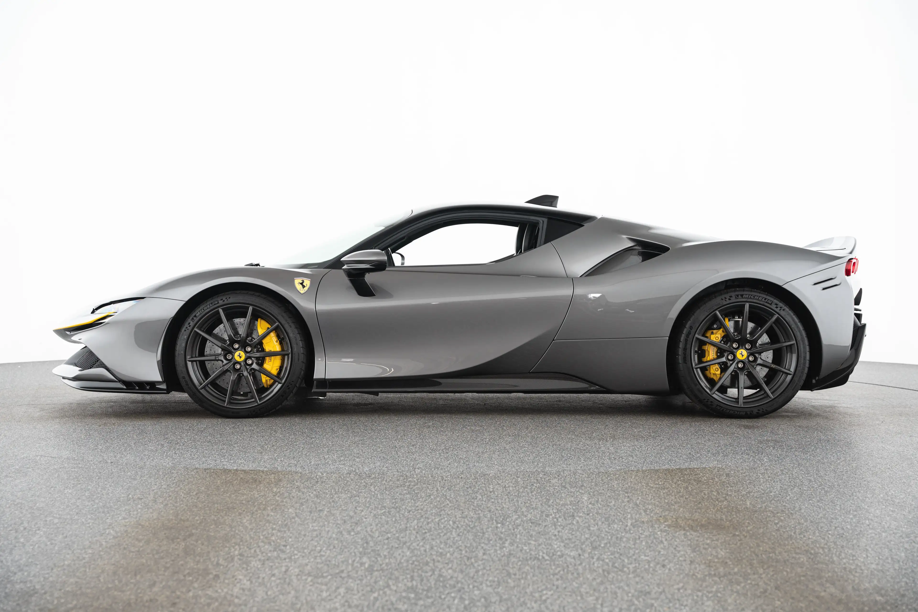 Ferrari SF90 Stradale PHEV 7,9kWh F1-DCT — photo 8