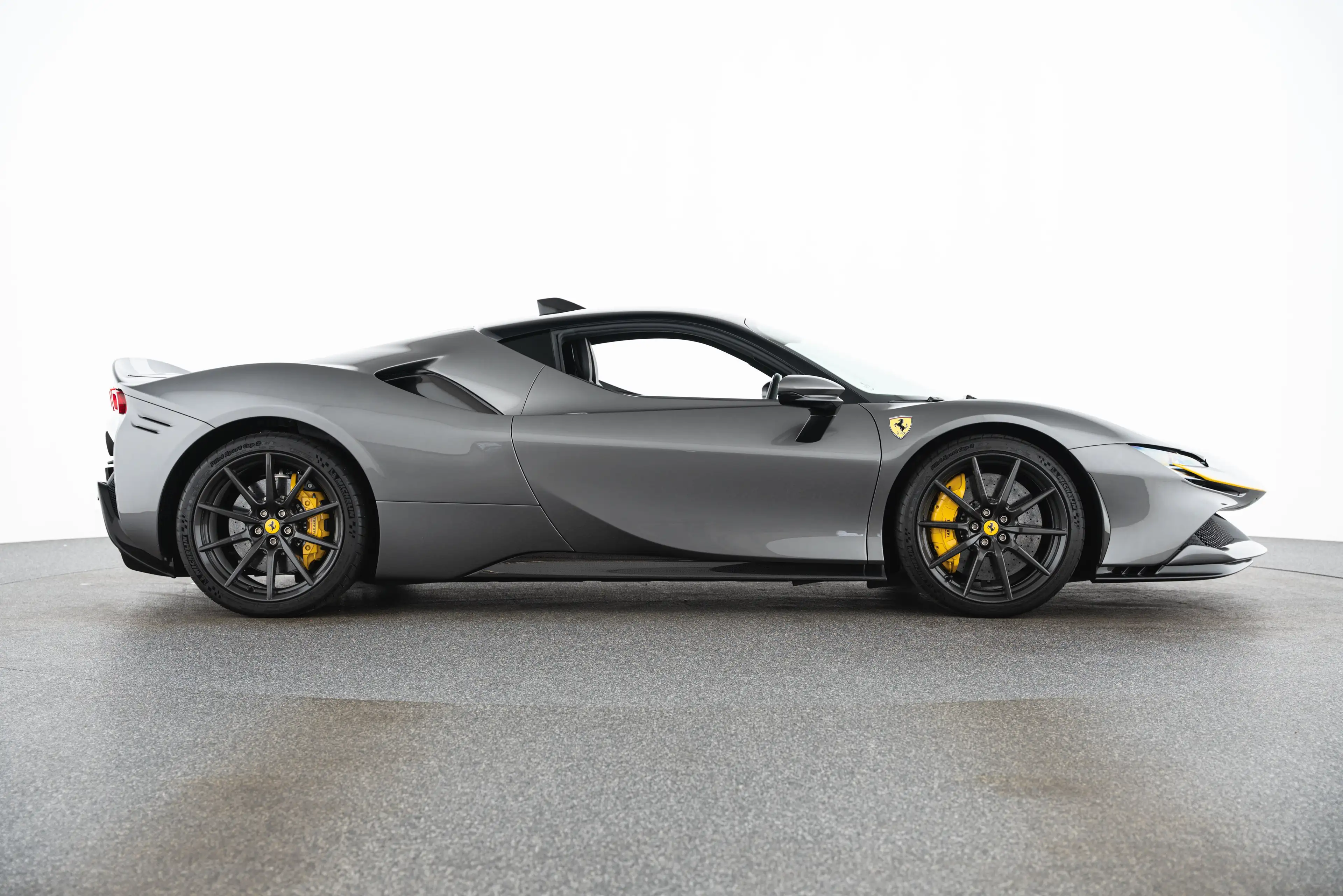 Ferrari SF90 Stradale PHEV 7,9kWh F1-DCT — photo 4