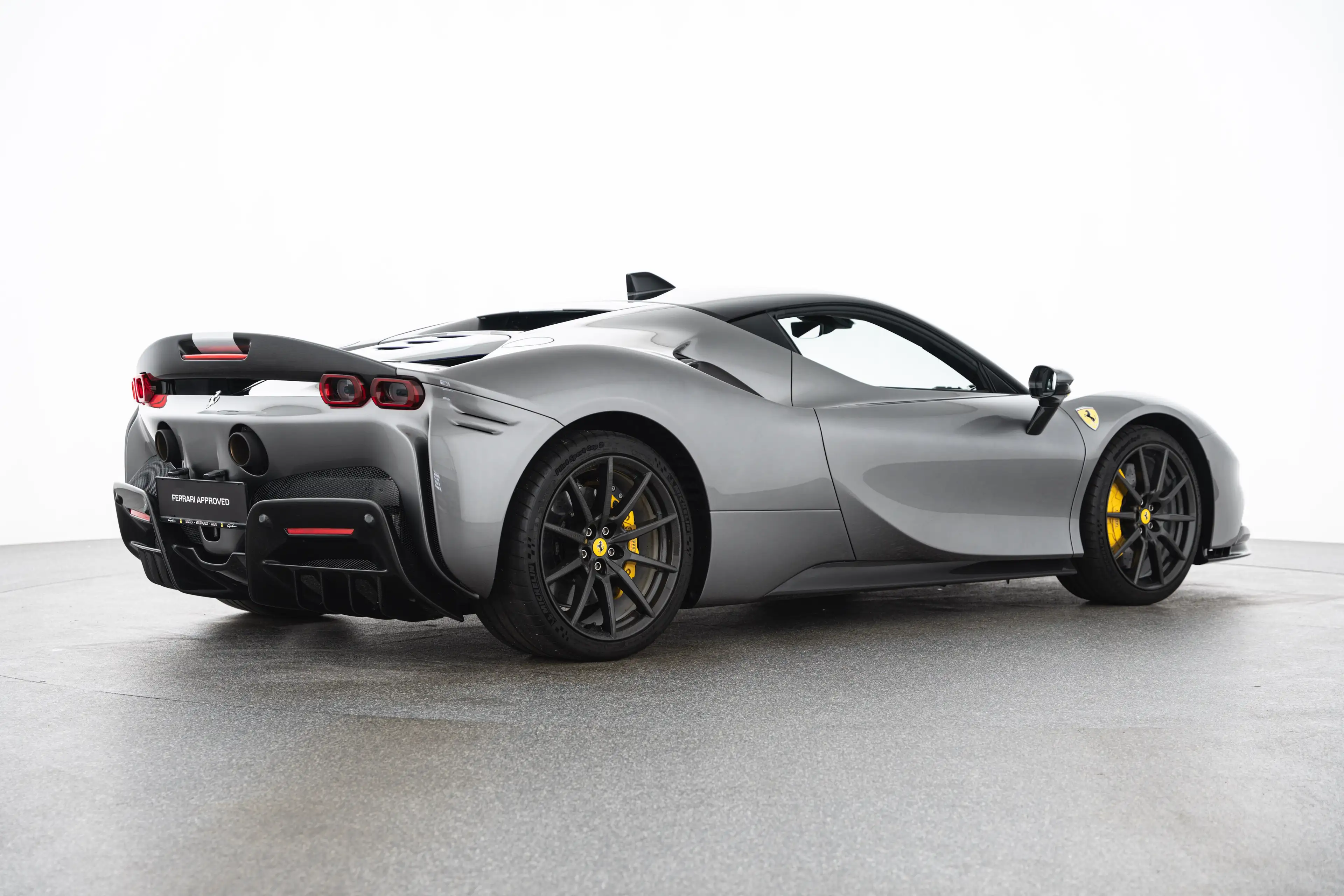 Ferrari SF90 Stradale PHEV 7,9kWh F1-DCT — photo 5