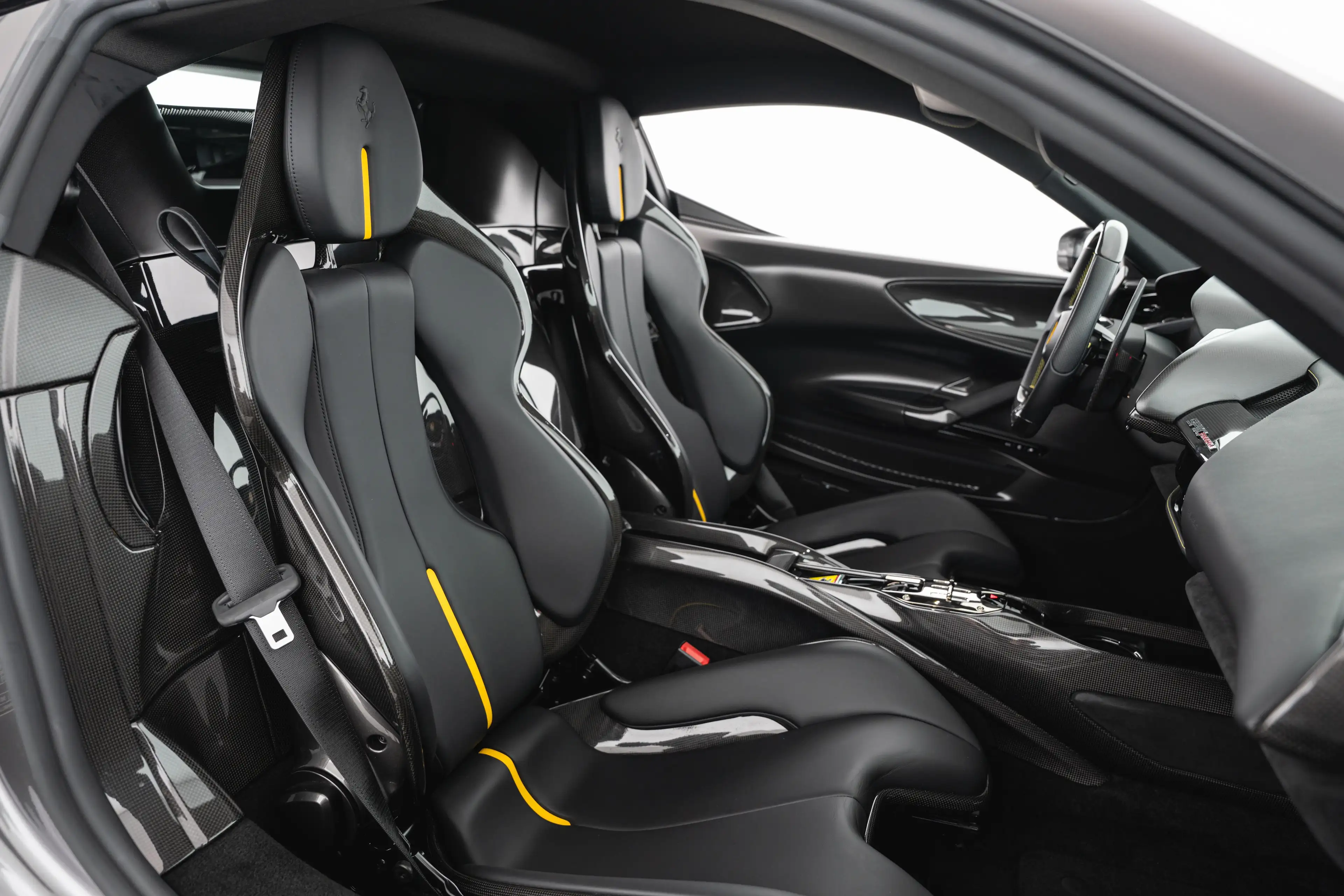 Ferrari SF90 Stradale PHEV 7,9kWh F1-DCT — photo 13
