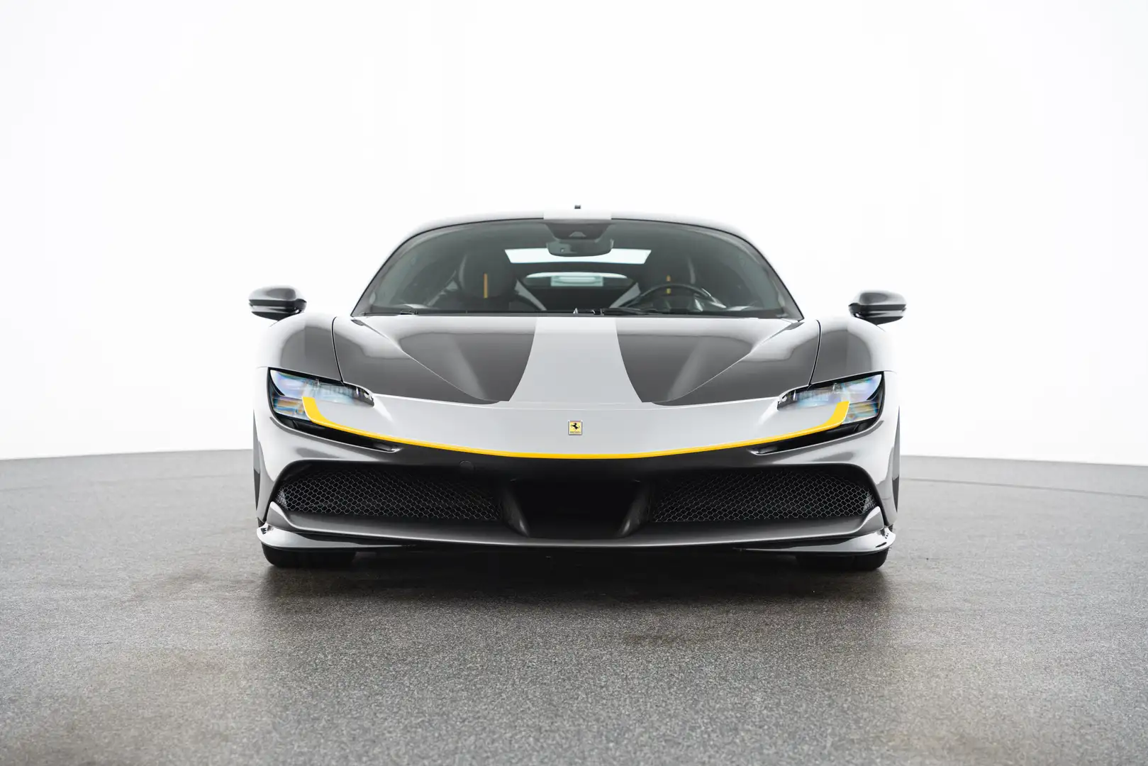 Ferrari SF90 Stradale PHEV 7,9kWh F1-DCT Gris - 2