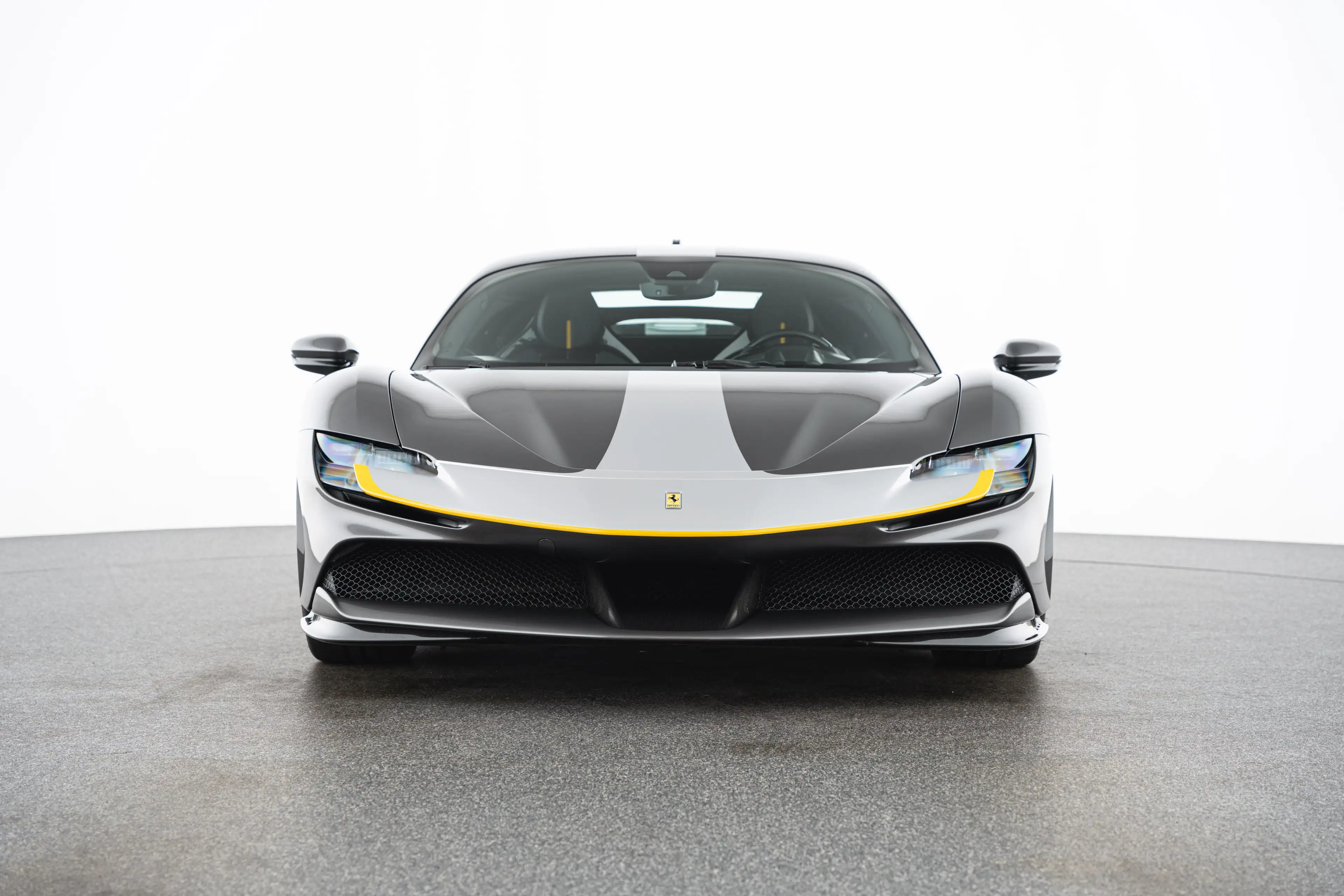 Ferrari SF90 Stradale PHEV 7,9kWh F1-DCT — photo 2