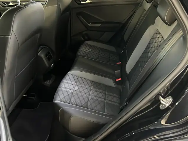 Volkswagen T-Roc view 16