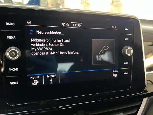 Volkswagen T-Roc view 12