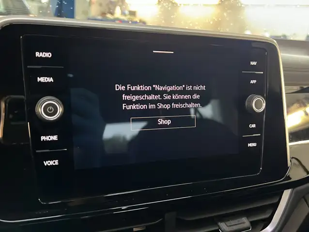 Volkswagen T-Roc view 10