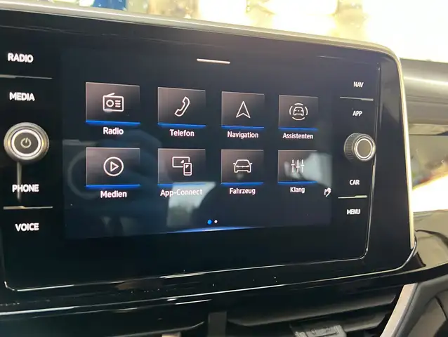 Volkswagen T-Roc view 13