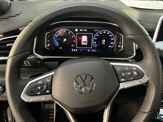 Volkswagen T-Roc view 8