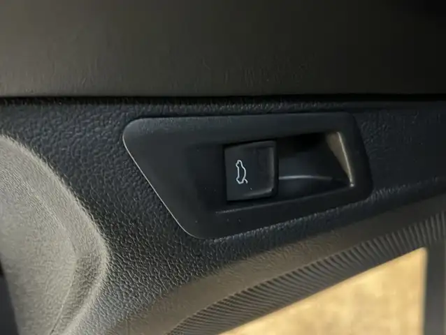 Volkswagen T-Roc view 5