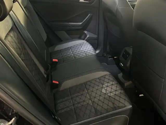 Volkswagen T-Roc view 18
