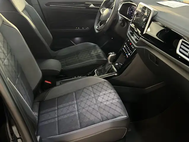 Volkswagen T-Roc view 19
