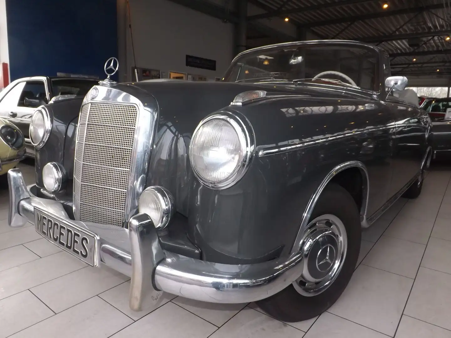 Mercedes-Benz 220 S Ponton Cabrio-EZ in Deutschland,restauriert Grijs - 1