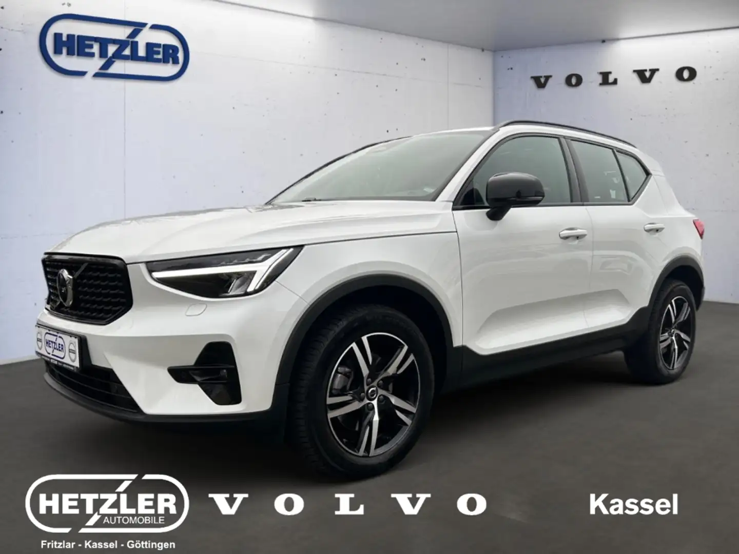 Volvo XC40 Plus Dark 2WD B4 EU6d ACC StandHZG DAB HarmanKardo Weiß - 1