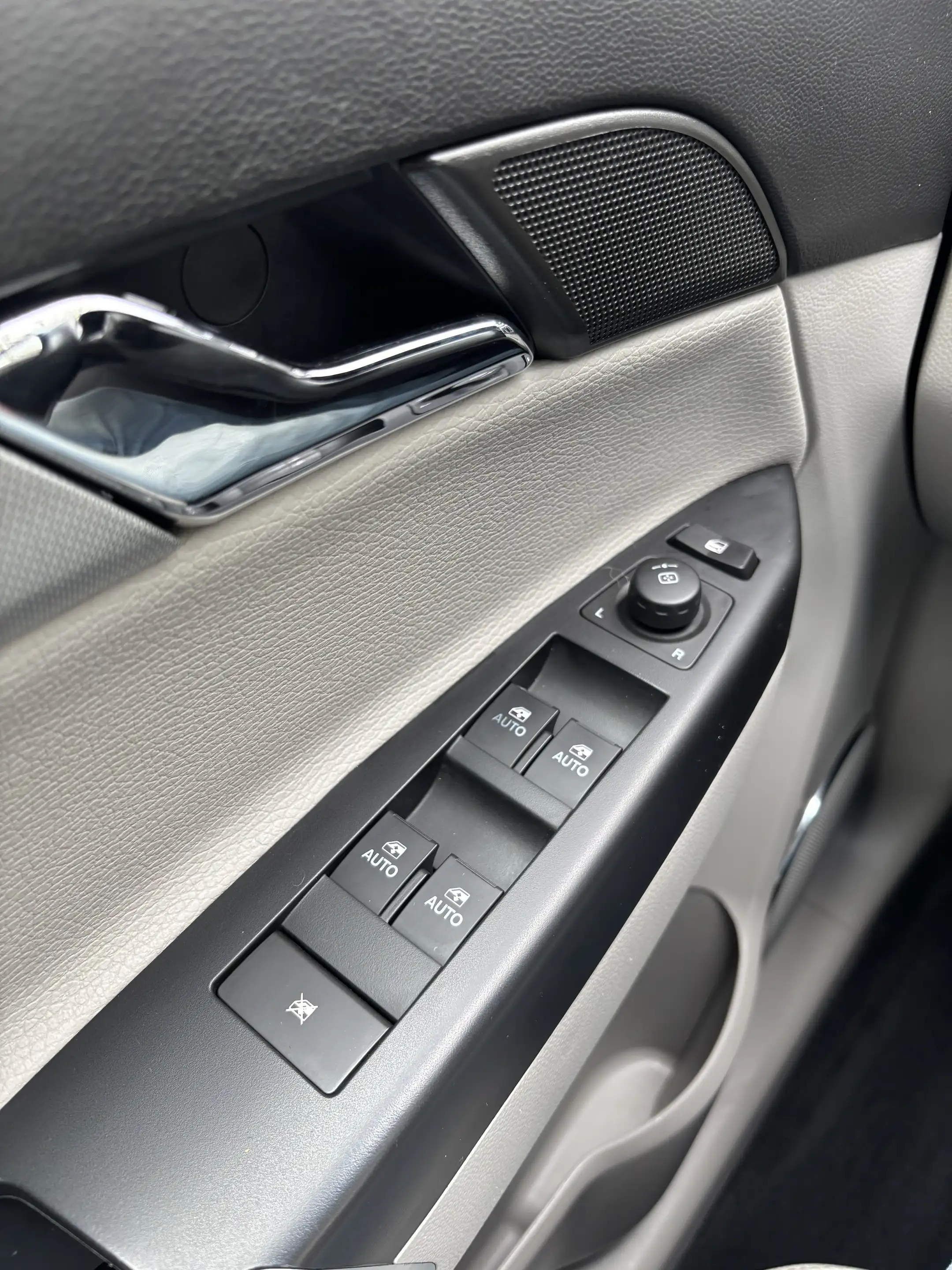 Opel Antara Antara 2.2 CDTI 4x2 Ultimate Edition — photo 14