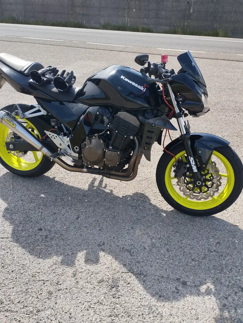 Kawasaki Z 750 crna - 2