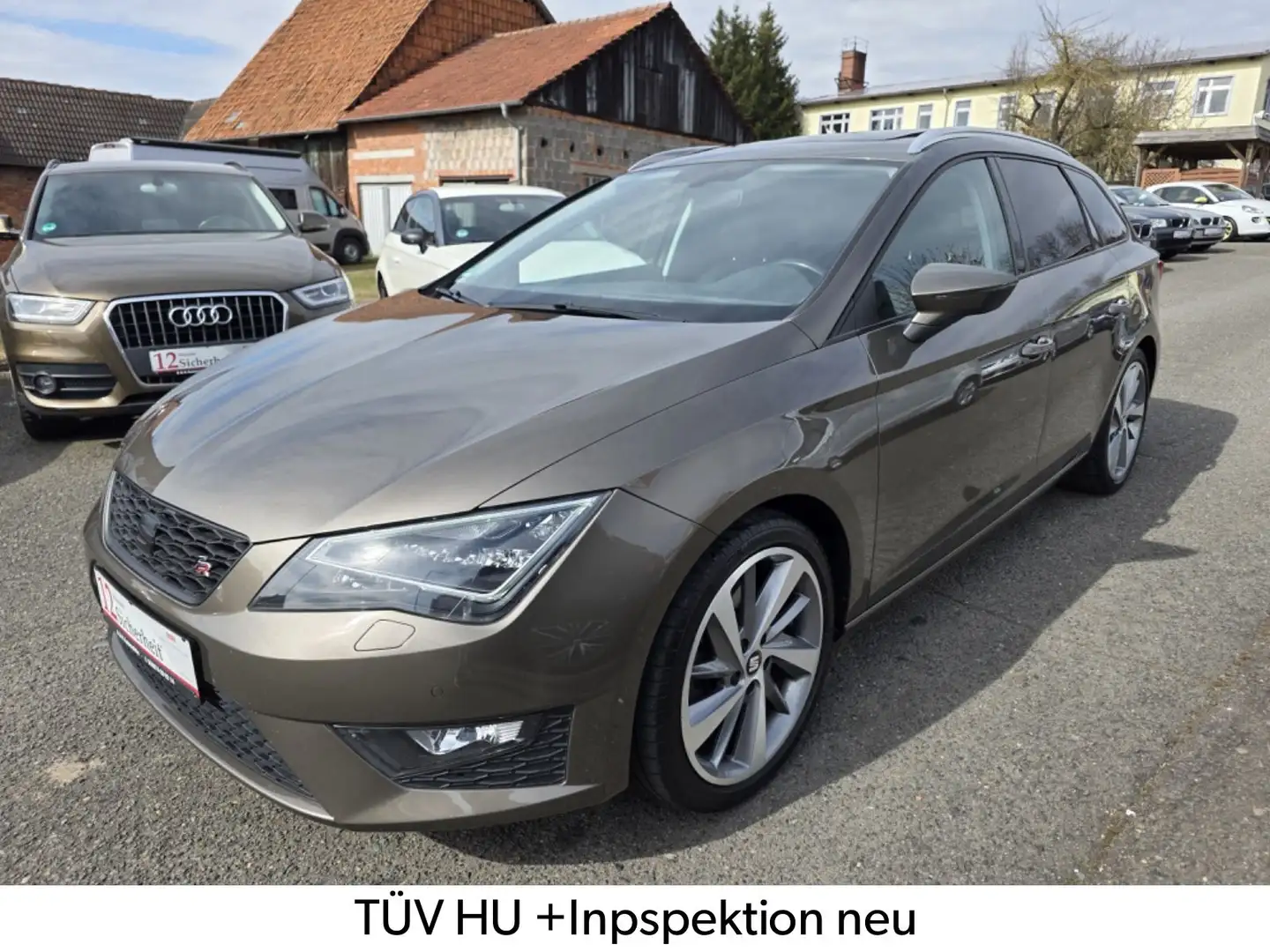 SEAT Leon ST Fahrwerk FR / Cupra 179 PS  LED Pano-Nav Braun - 1