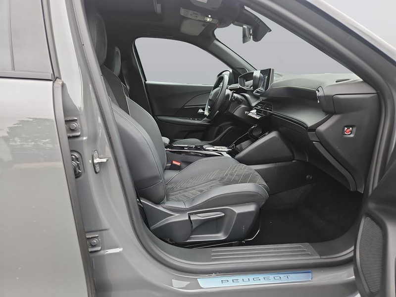 Peugeot 2008 GT — photo 12