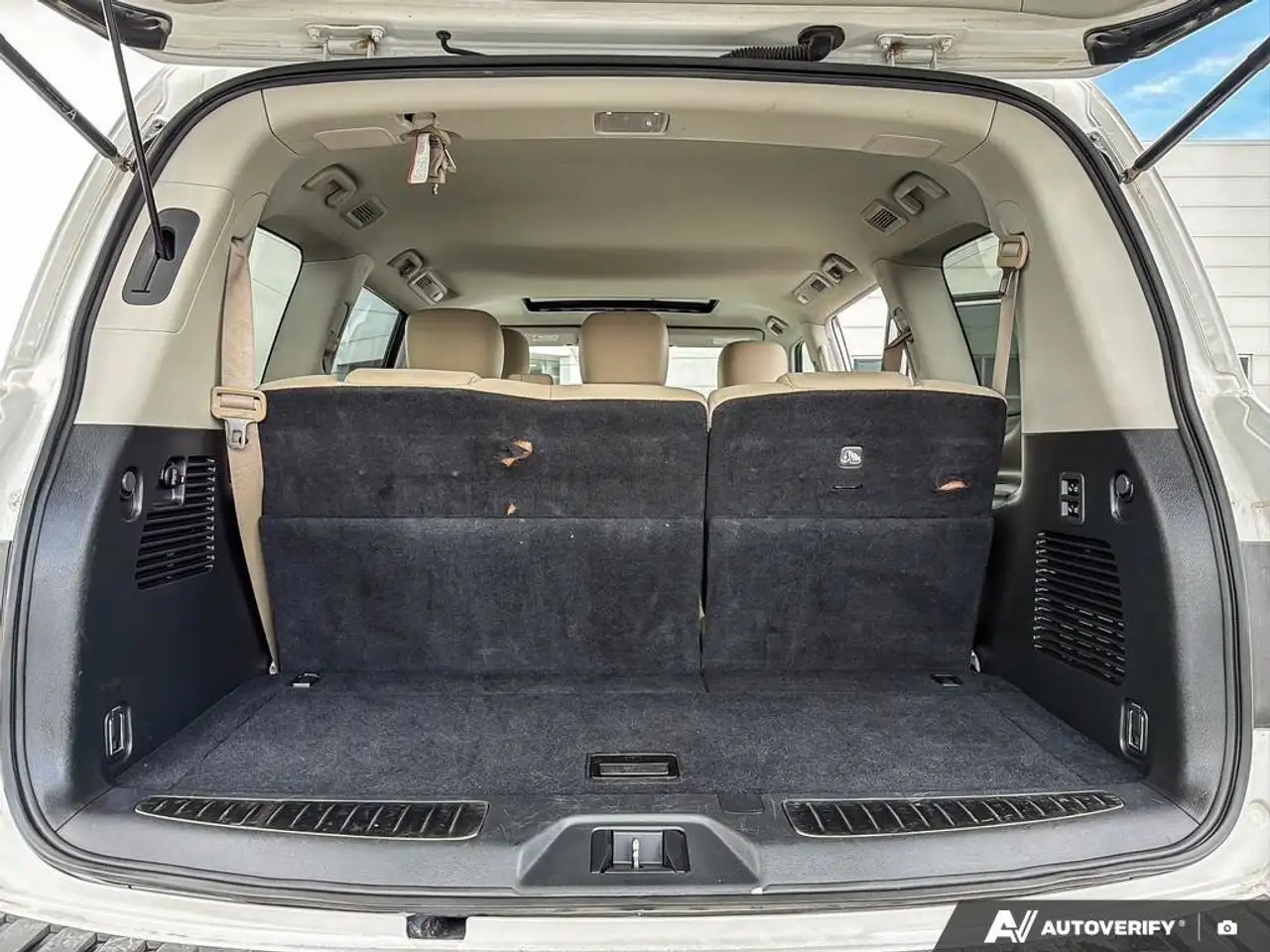 Nissan Armada снимка Nissan Armada