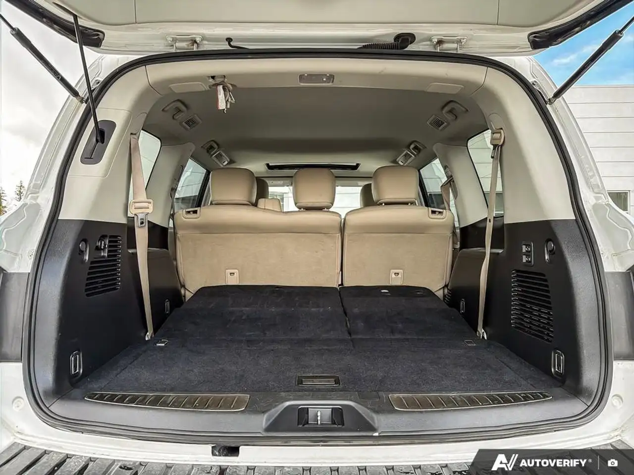 Nissan Armada снимка Nissan Armada