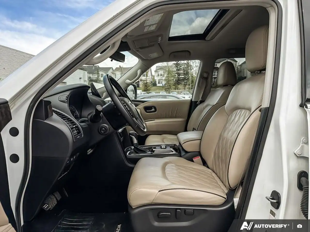 Nissan Armada снимка Nissan Armada