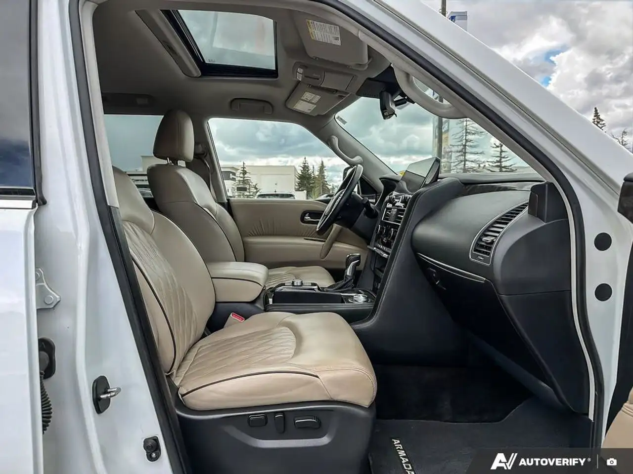 Nissan Armada снимка Nissan Armada