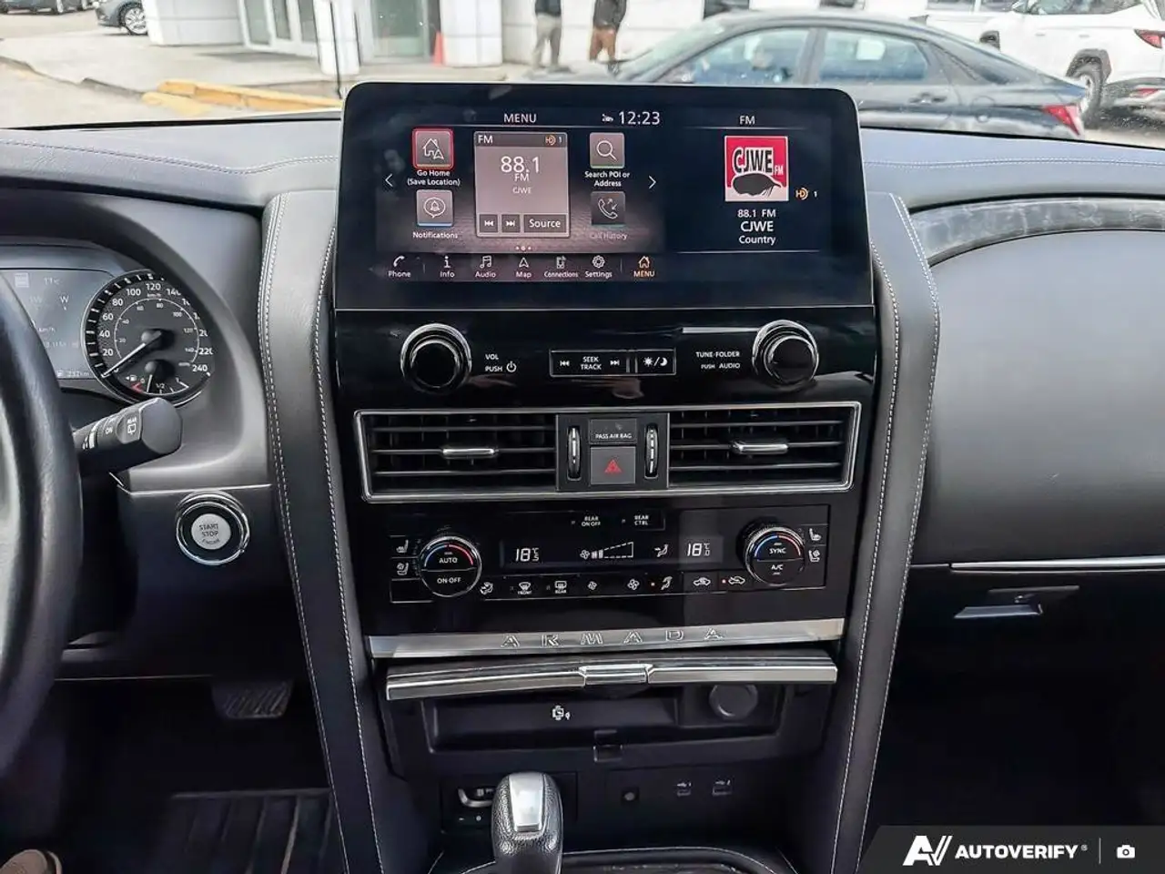 Nissan Armada снимка Nissan Armada