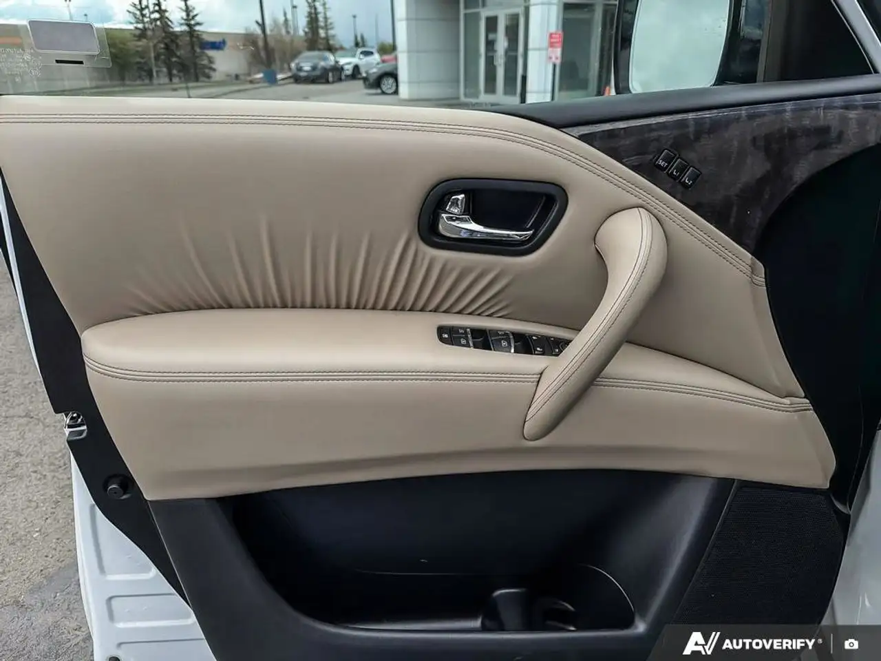 Nissan Armada снимка Nissan Armada