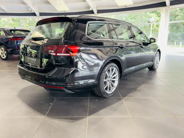 Volkswagen Passat view 6