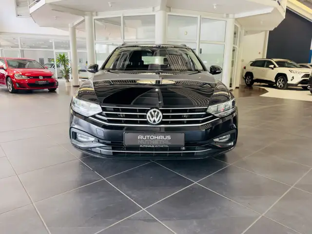 Volkswagen Passat view 2