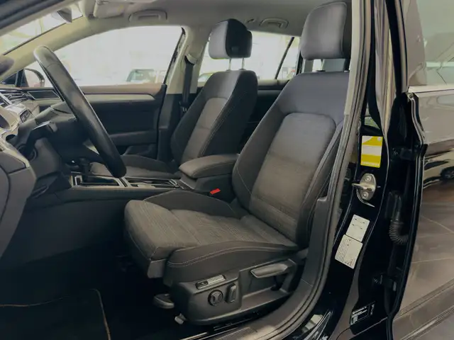 Volkswagen Passat view 10