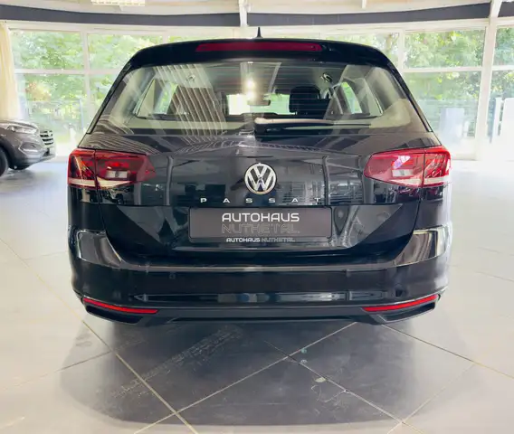 Volkswagen Passat view 5