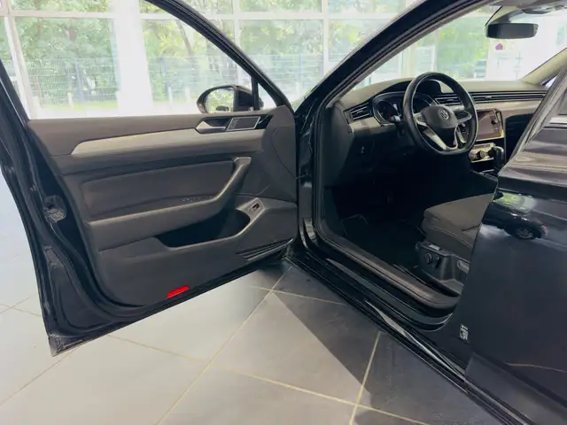 Volkswagen Passat view 8
