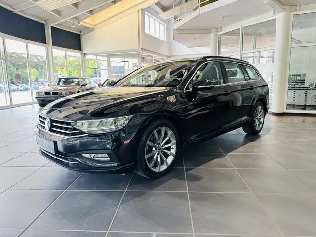 Volkswagen Passat view 3