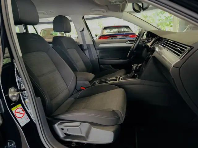 Volkswagen Passat view 15
