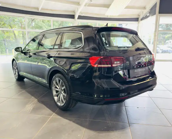 Volkswagen Passat view 4