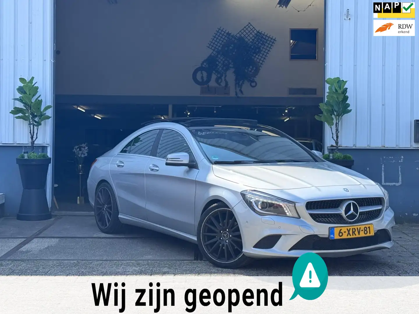 Mercedes-Benz CLA 180 PANO//AUTOMAAT//DEALER ONDERHOUDEN Grijs - 1