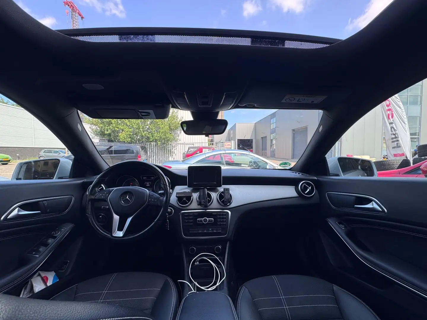 Mercedes-Benz CLA 180 PANO//AUTOMAAT//DEALER ONDERHOUDEN Grijs - 2