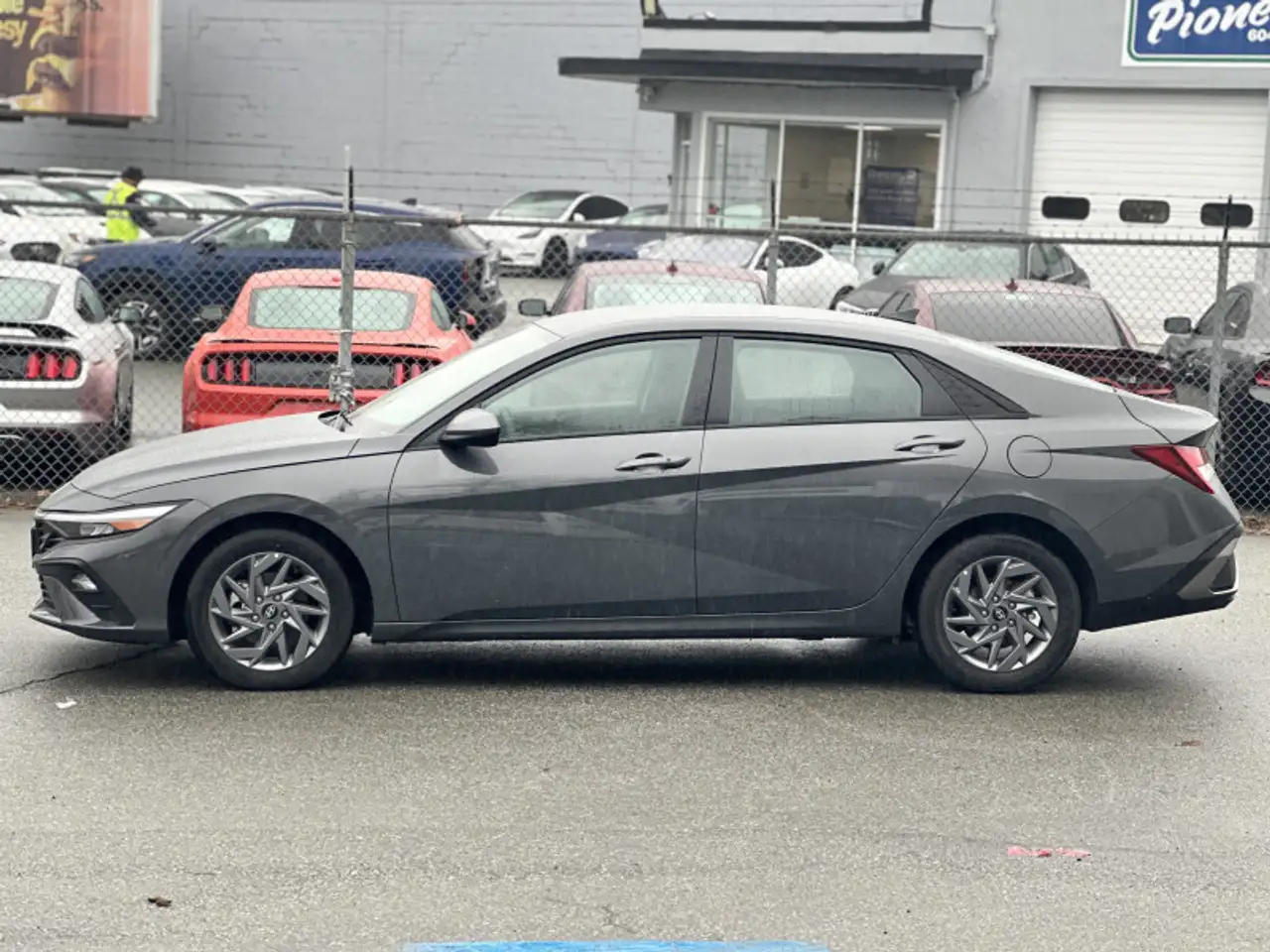 Hyundai ELANTRA снимка Hyundai ELANTRA