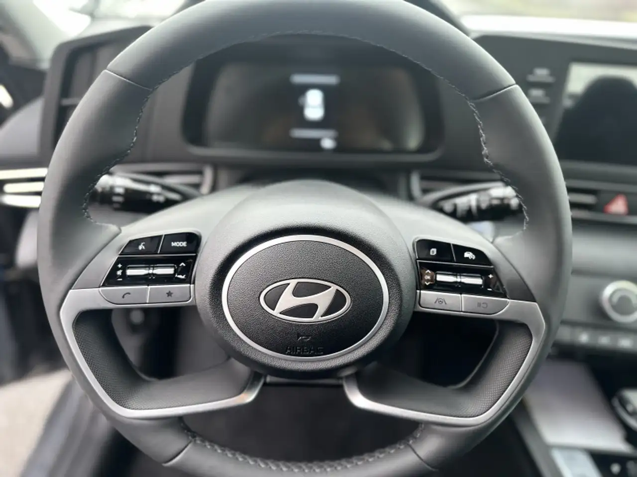 Hyundai ELANTRA снимка Hyundai ELANTRA