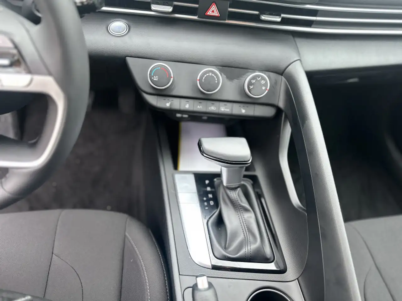 Hyundai ELANTRA снимка Hyundai ELANTRA